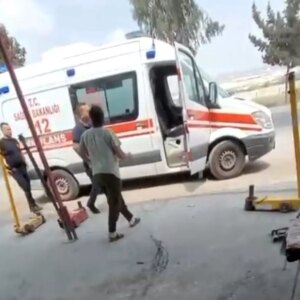 mersinde genc cocuk tir altinda kaldi 4qpg7jrQ