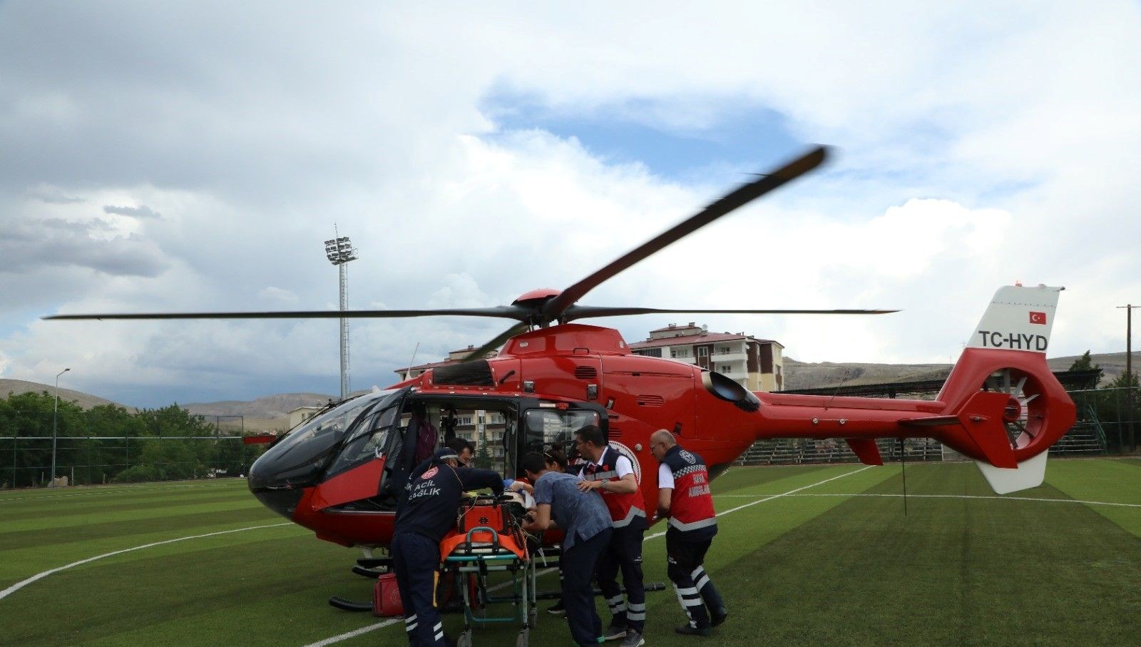 ambulans helikopter 72 yasindaki hasta icin havalandi RpYAWIpO