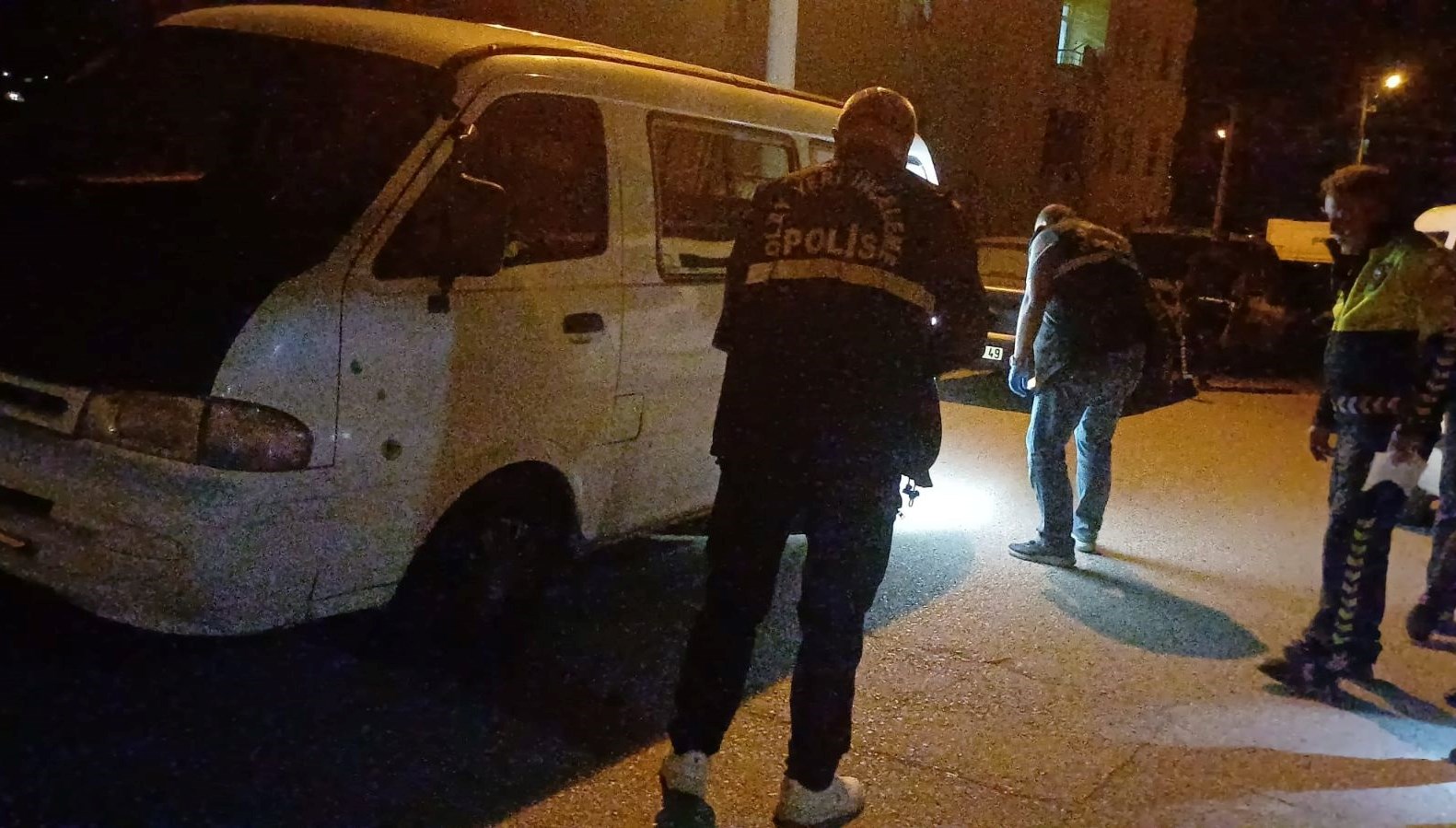 dur ihtarina uymadi polise carpip kacti xfvzL4kD