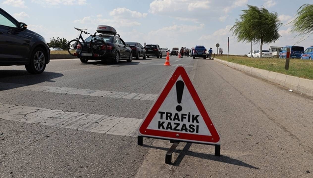 sanliurfada otomobiller carpisti 4 yarali NT5G4JZs