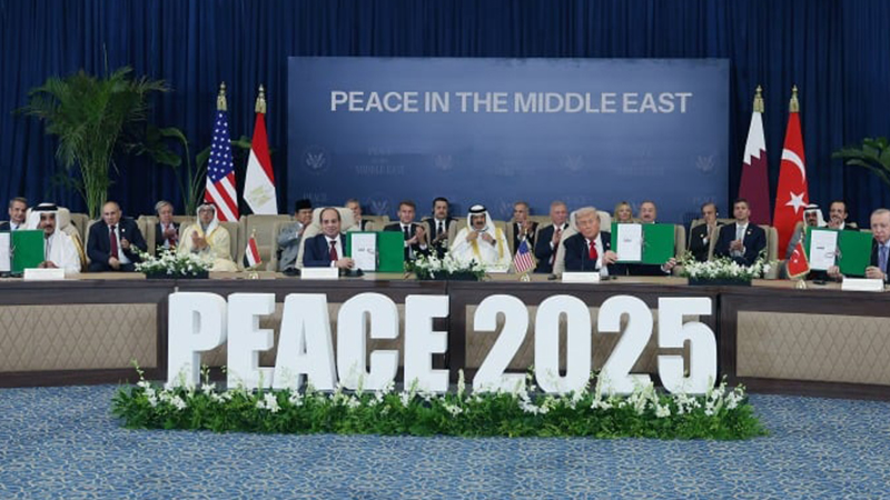 ertugrul ozkok her 10 turkten 7sinin gonlu neden imza atan 3 kiside degil de arka sirada oturanlarda EU4PIURw.jpg