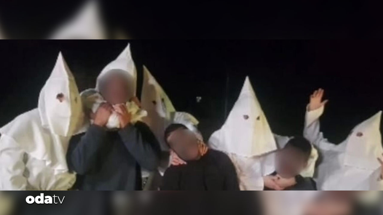 fransada irkci kostum skandal CyJpjjig.jpg