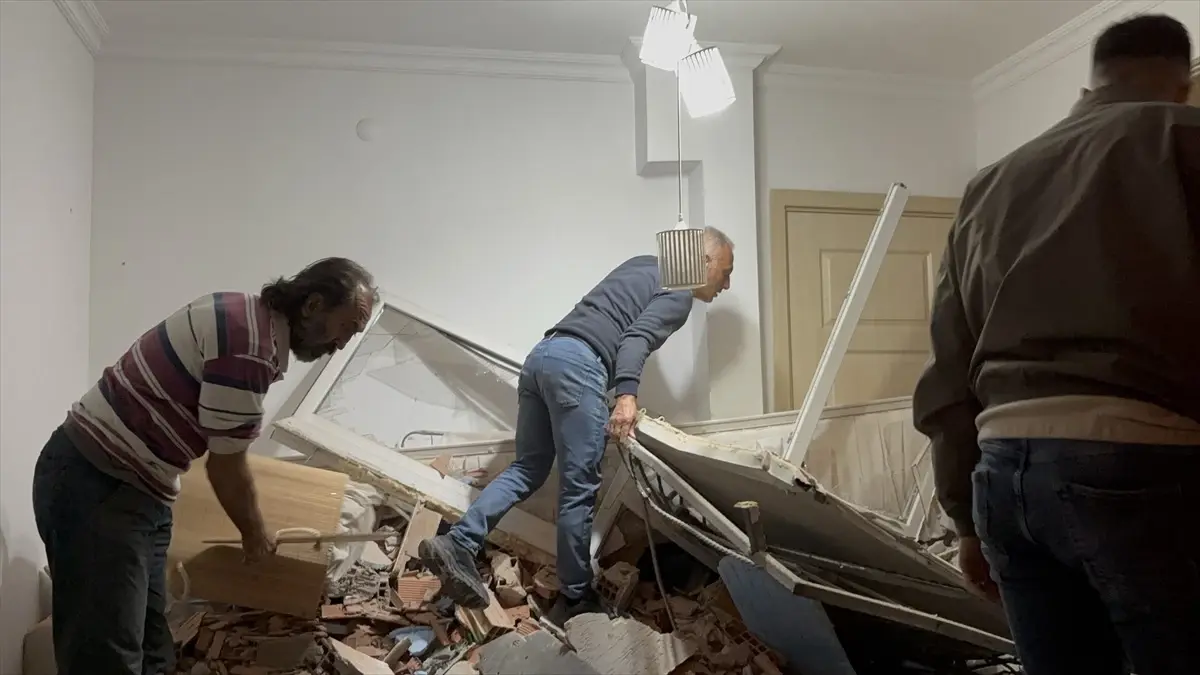 freni bosalan kamyon apartmanin duvarina carpti zq92IPrC.jpg