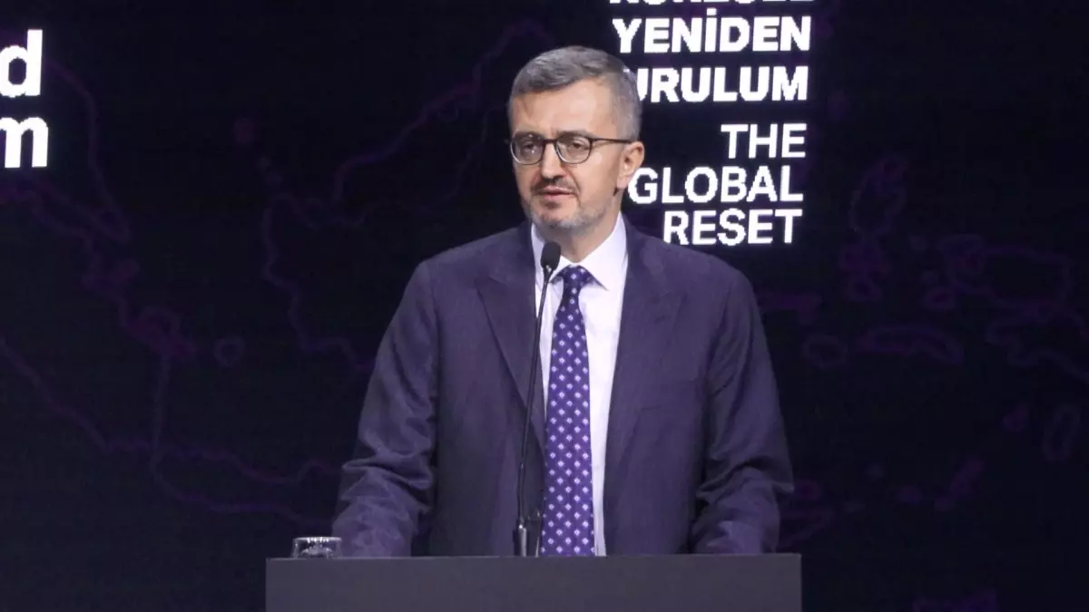 burhanettin duran savas gazeteciligi gunumuzun kamu iletisiminin en temel direklerinden biridir PF98x6pF.jpg