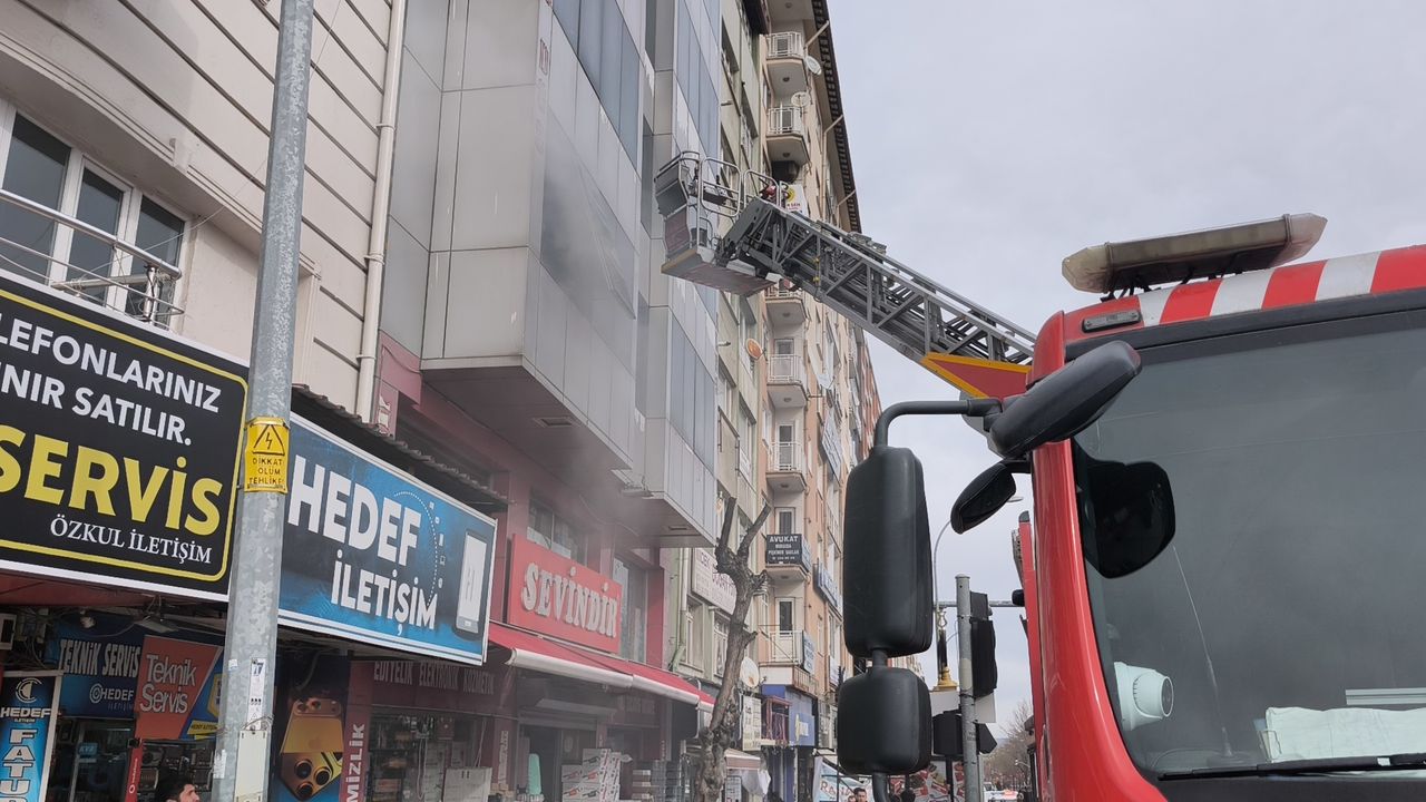 Mağazada yangın paniği: Bina tahliye edildi!