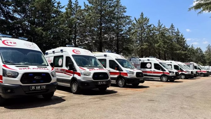 Sakarya’da ambulans ile servis çarpıştı: 10 yaralı