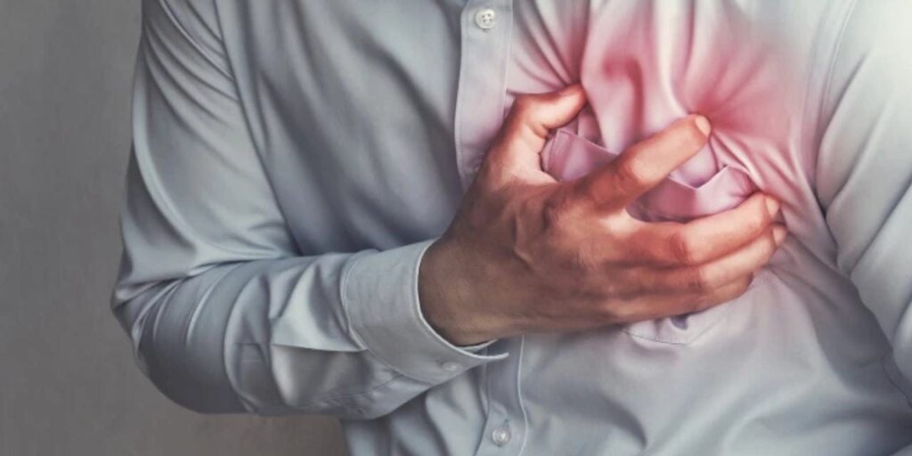 kardiyoloji-profesoru-erkenden-belirti-vermiyor-diyerek-uyardi-7-riski-tasiyan-hastaneyi-ihmal-etmesin-WfTwqqNv