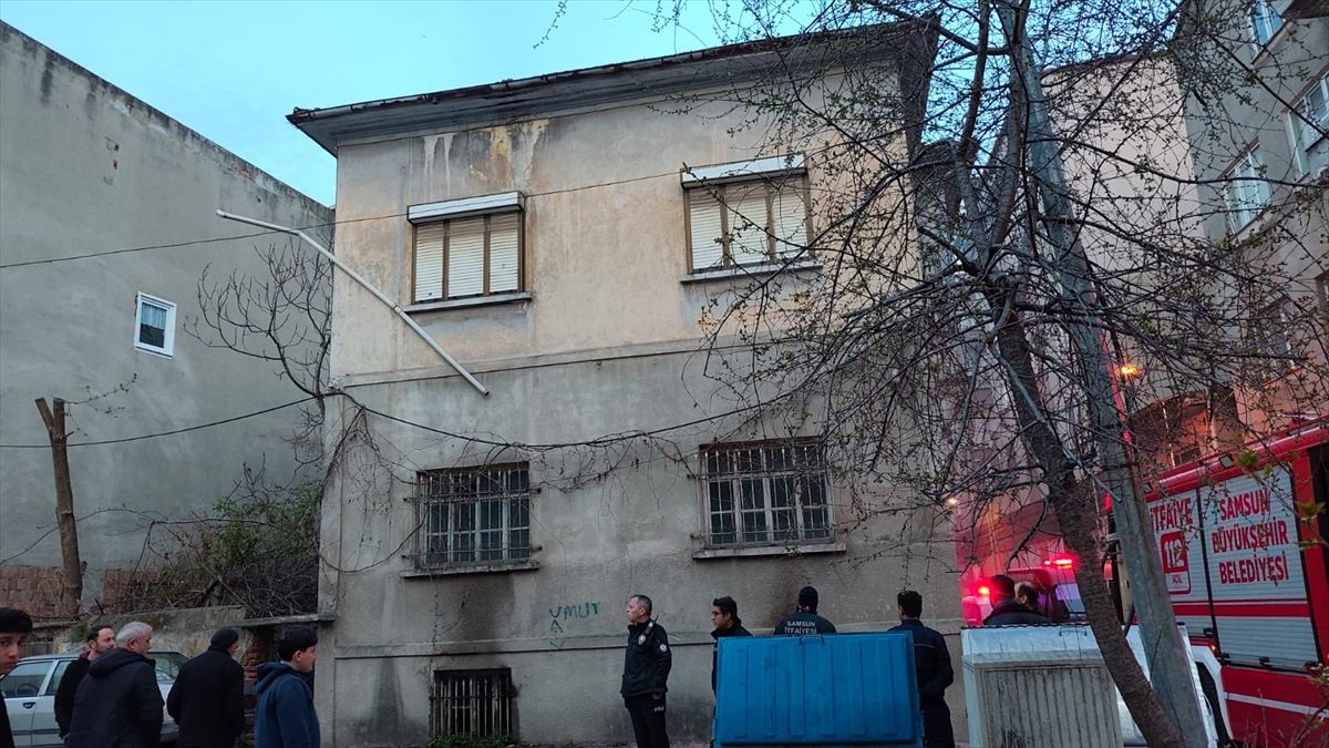 Samsun’da Metruk Binada Yangın Çıktı, İtfaiye Müdahale Etti