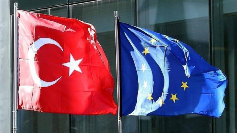 abde-sinir-disi-dalgasi-rekor-kirdi-en-cok-turk-vatandaslari-geri-gonderildi-mChiZyMp