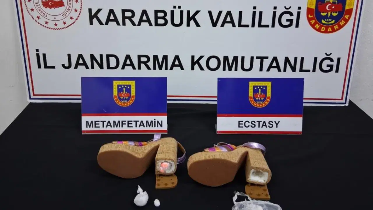 Kadın Ayakkabısında Uyuşturucu Madde Ele Geçirildi: Üç Şüpheli Adliyede