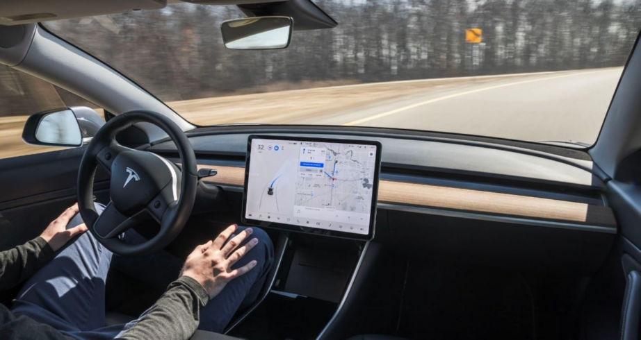 Tesla, Otopilot Özelliğini Avrupa’da Kaldırdı